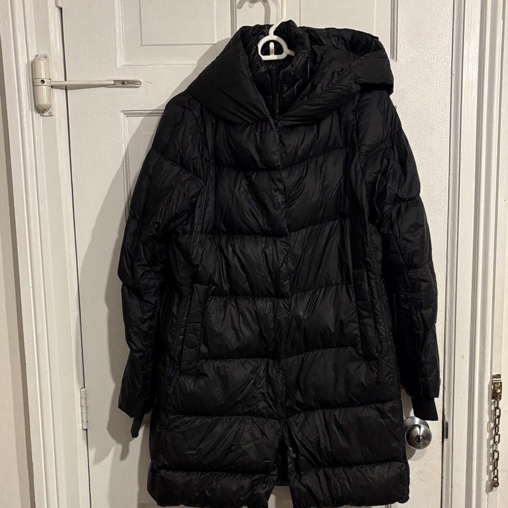 Athleta Women's Black hooded Puffer Coat